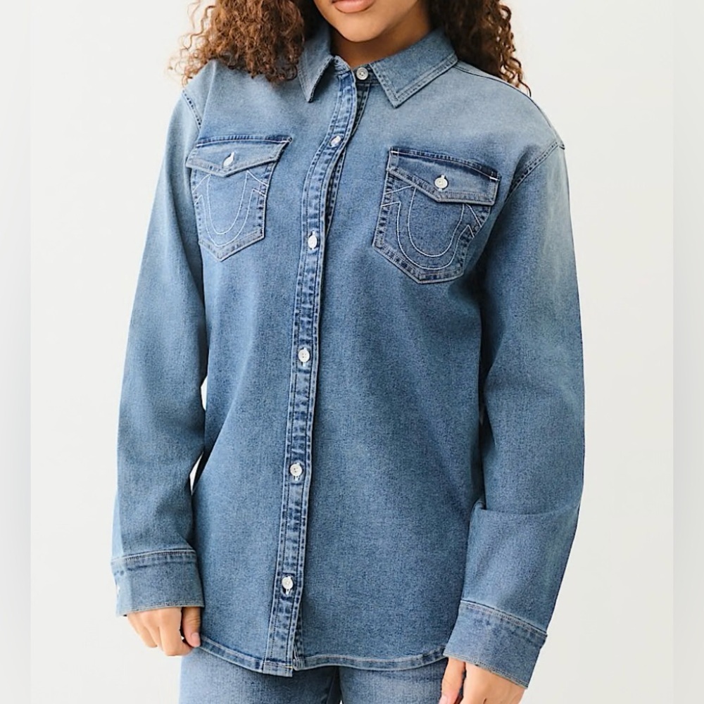 True Religion Oversized Denim Button up Shirt Crystal logo Women’s M NWT Western - Picture 3 of 14